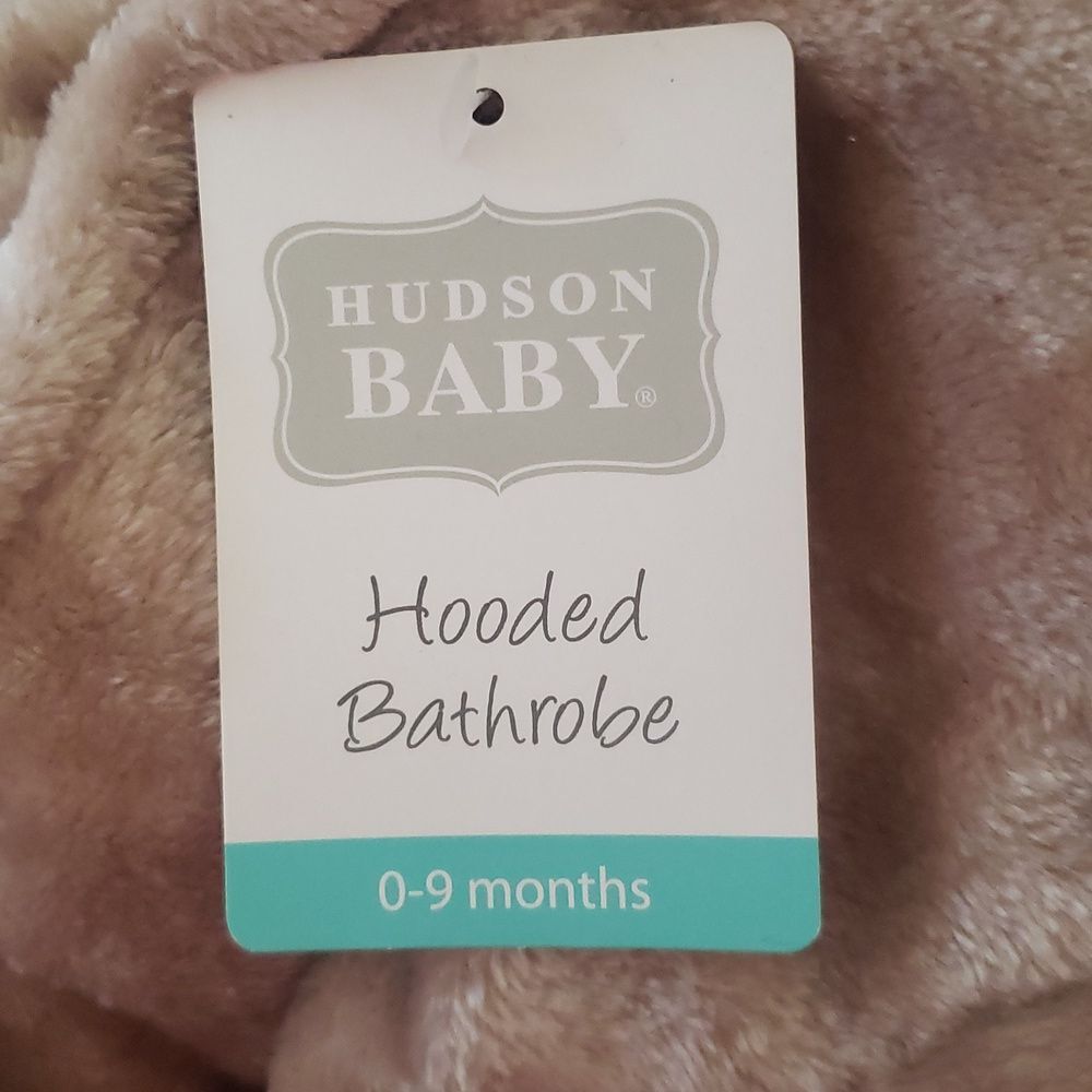 Adorable NWT Hudson Baby Fuzzy Fleece Hooded Bathrobe Sz 0-9 Mos - Picture 3 of 5